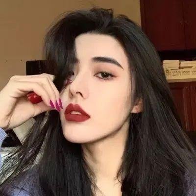一个隐形女孩的自白海报